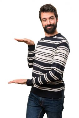 Bir şey tutan sakallı