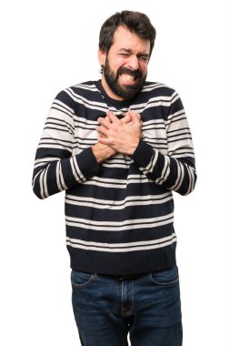 Kalp ağrısı olan sakallı