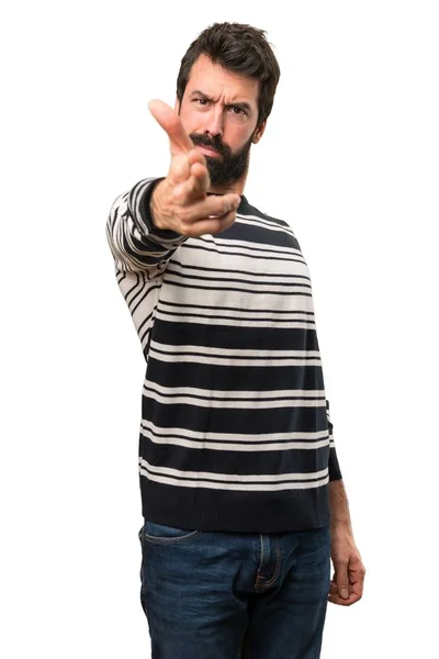 Homem com barba fazendo gesto arma — Fotografia de Stock