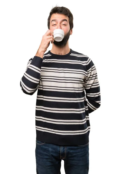Muž s plnovousem, držící šálek kávy — Stock fotografie