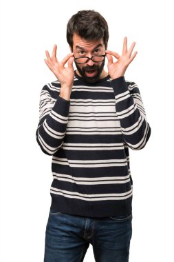 Gözlüklü sakallı