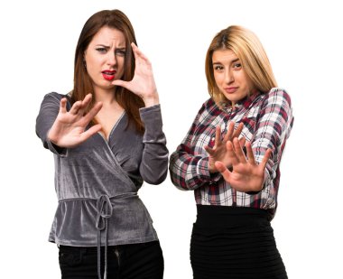 İki arkadaş korkuttu