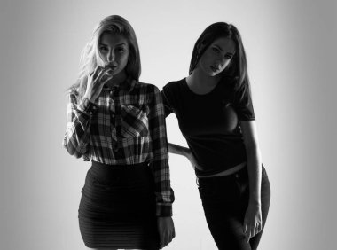 iki güzel model poz