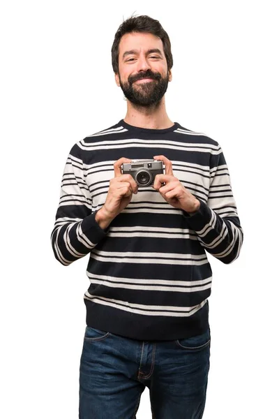 Glücklicher Mann mit Bart und Kamera — Stockfoto