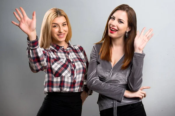 Two friends saluting on textured background — Stock Photo, Image