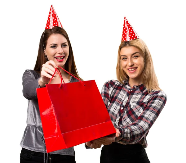 Two friends holding a gift — Stock Photo, Image