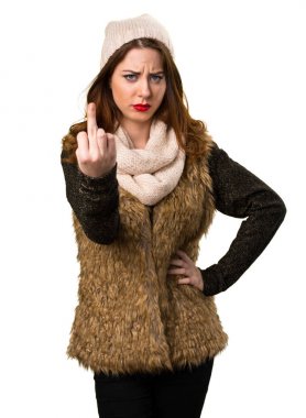 Boynuz jest yapma kış kıyafetleri ile kız