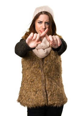 Hiçbir hareketi yapma kış kıyafetleri ile kız