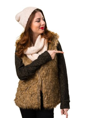 Lateral için işaret kış kıyafetleri ile kız