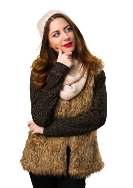 Düşünme kış kıyafetleri ile kız