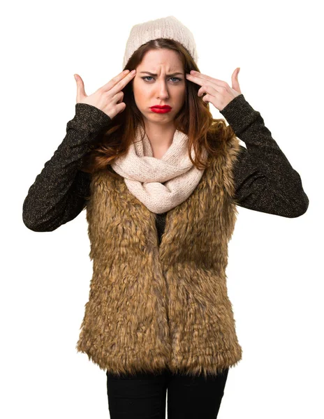 Chica con ropa de invierno haciendo gesto suicida —  Fotos de Stock