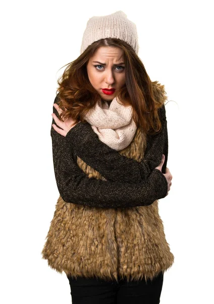 Chica con ropa de invierno congelación — Foto de Stock