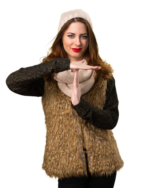 Mädchen mit Winterkleidung macht Auszeit — Stockfoto