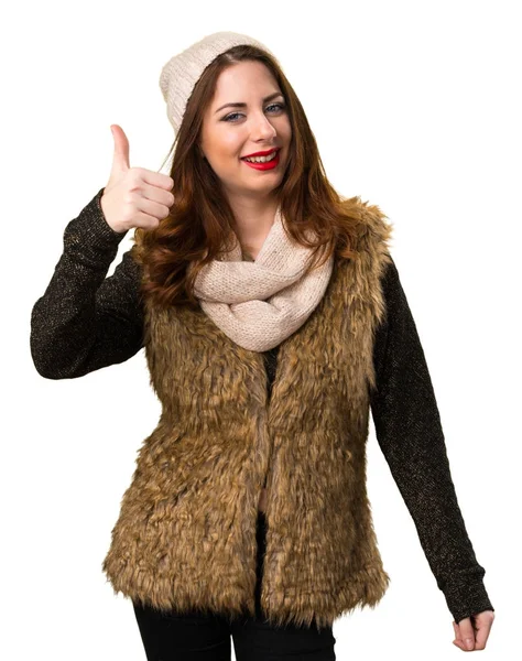 Başparmak ile kış kıyafetleri ile kız