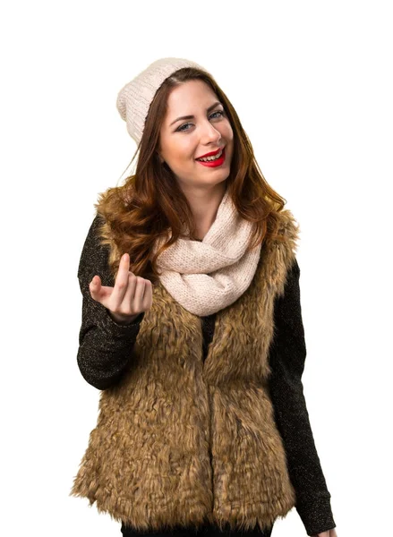 Dívka s zimní oblečení dělá nadcházející gesto — Stock fotografie