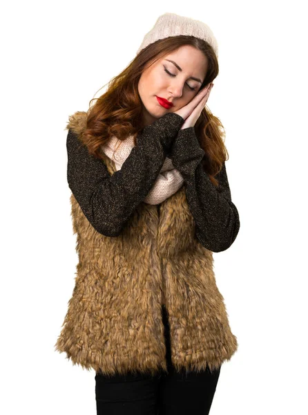 Uyku jest yapma kış kıyafetleri ile kız