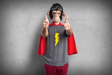 Süper kahraman maymun adam başparmak ile