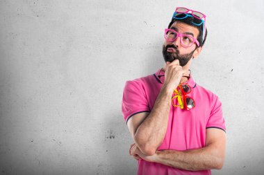 Düşünme meny gözlüklü deli adam