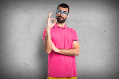 Adam renkli elbise yapma Ok işareti ile