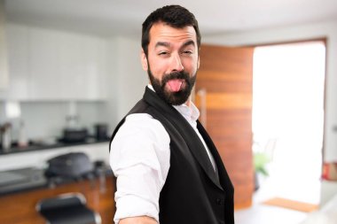 Cool adam evin içinde bir şaka yapmak