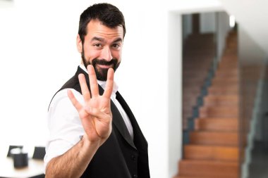 Cool adam dört evin içinde sayma