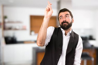 Cool adam evin içinde esneme