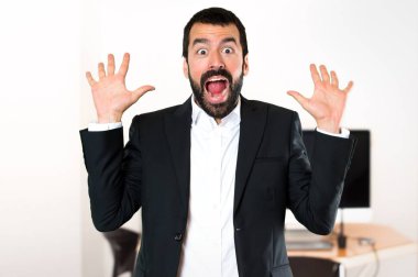 Yakışıklı işadamı yapım sürpriz jest ofiste