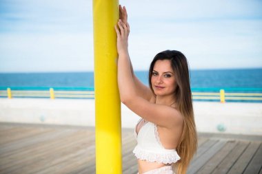 güzel genç kız poz