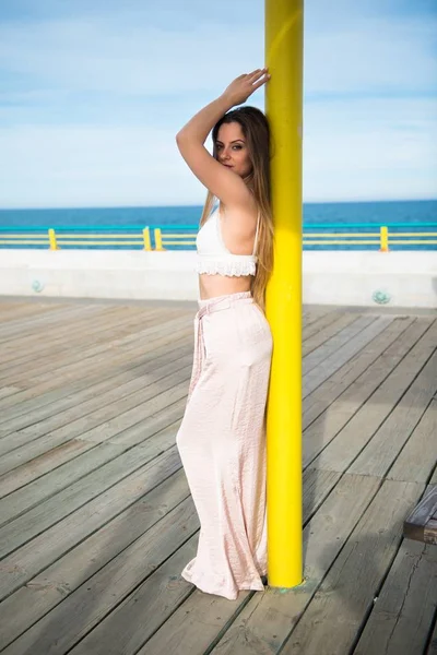 güzel genç kız poz