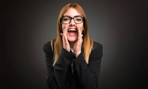 Young business woman shouting on dark background — Stock Photo, Image
