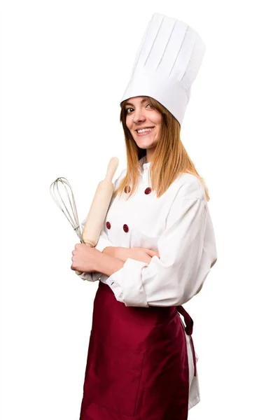 Kobieta piękna szefa kuchni z rękami skrzyżowanymi — Zdjęcie stockowe