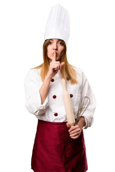 Prachtige chef-kok vrouw stilte gebaar maken — Stockfoto