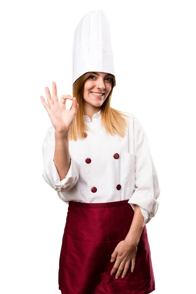 Prachtige chef-kok vrouw Ok teken maken — Stockfoto