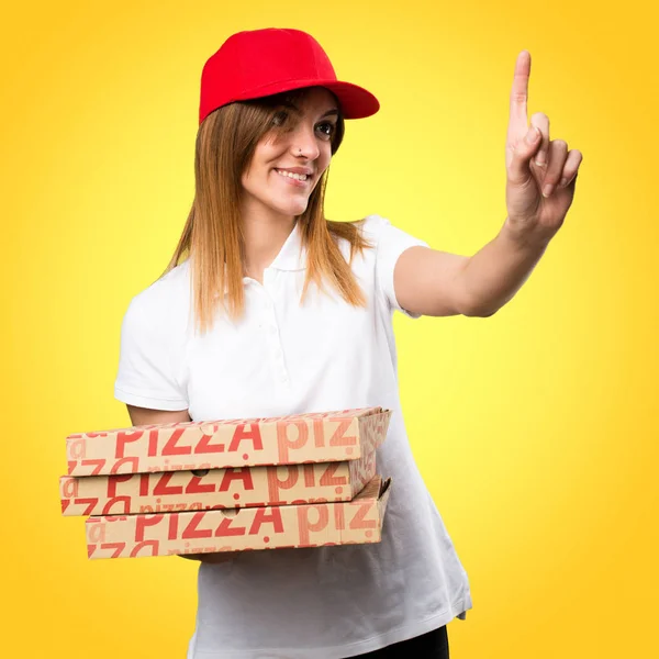 Pizza entrega mulher tocando na tela transparente em colorido — Fotografia de Stock