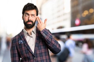 İyi giyimli adam yapma intihar jest şehir