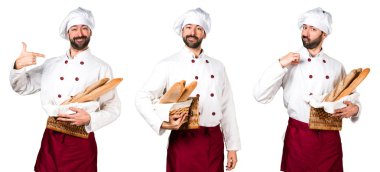 Genç baker ekmek tutan