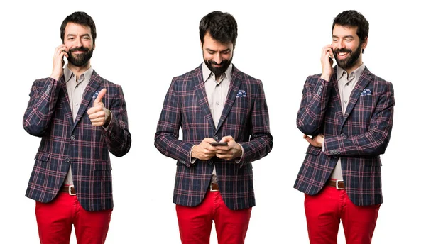 Conjunto de homem bem vestido conversando com celular — Fotografia de Stock