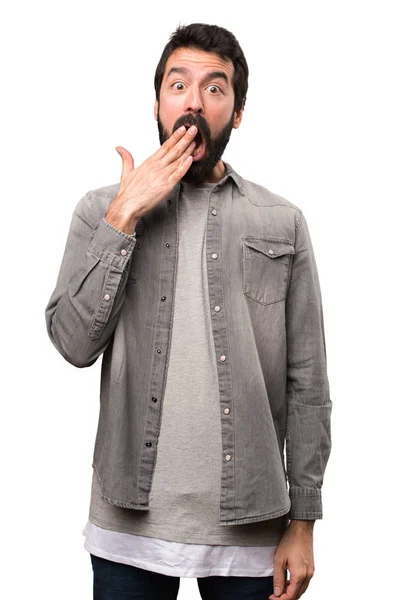 Bello uomo con la barba fare gesto a sorpresa su sfondo bianco — Foto Stock