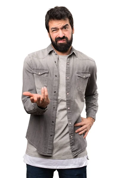 Cansado bonito homem com barba no fundo branco — Fotografia de Stock