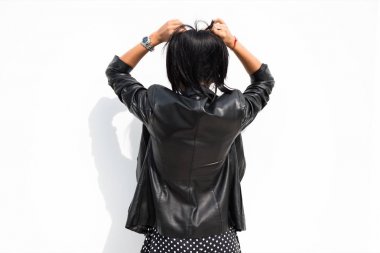 güzel esmer genç kız