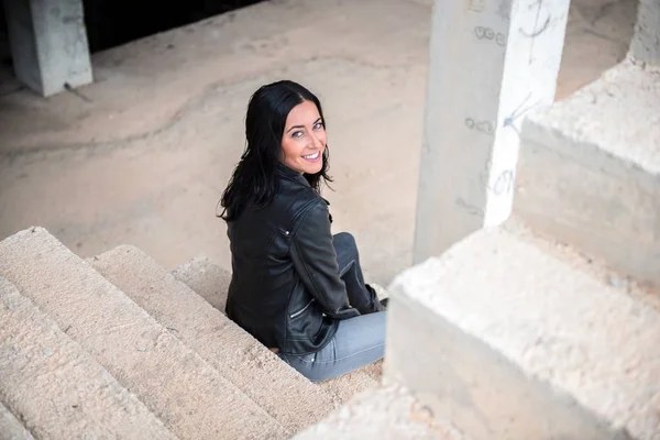 Happy pretty young woman inside building under construction — Stock Photo, Image