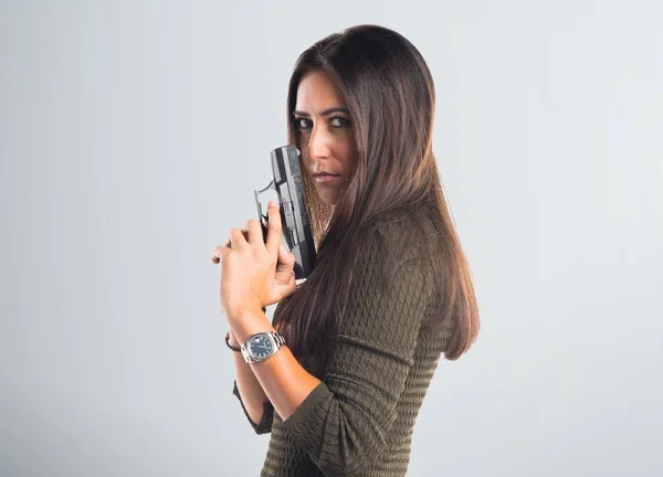 Egy pisztolyt tartó női — Stock Fotó
