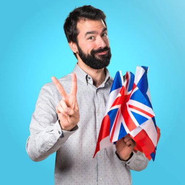 Birçok bayrak tutan ve iki sayım sakallı yakışıklı adam