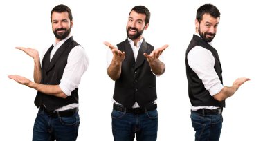 Cool adam bir şey sunmak kümesi