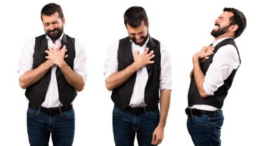 Kalp ağrısı olan serin adam ayarla