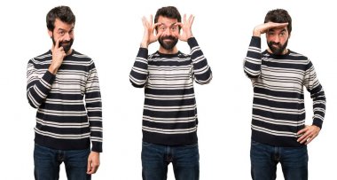 Adam bir dizi sakallı bir şeyler gösteriyor