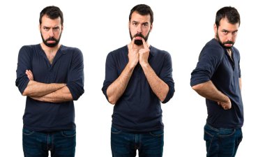 Üzgün yakışıklı adam sakallı kümesi