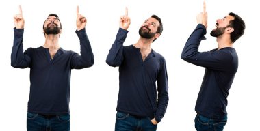 Yukarı dönük sakallı yakışıklı adam kümesi
