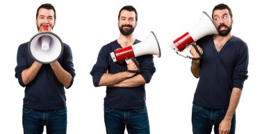 Bir megafon tutan sakallı yakışıklı adam kümesi