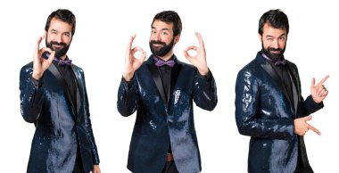 Ok işareti yapma payet ceket ile yakışıklı adam